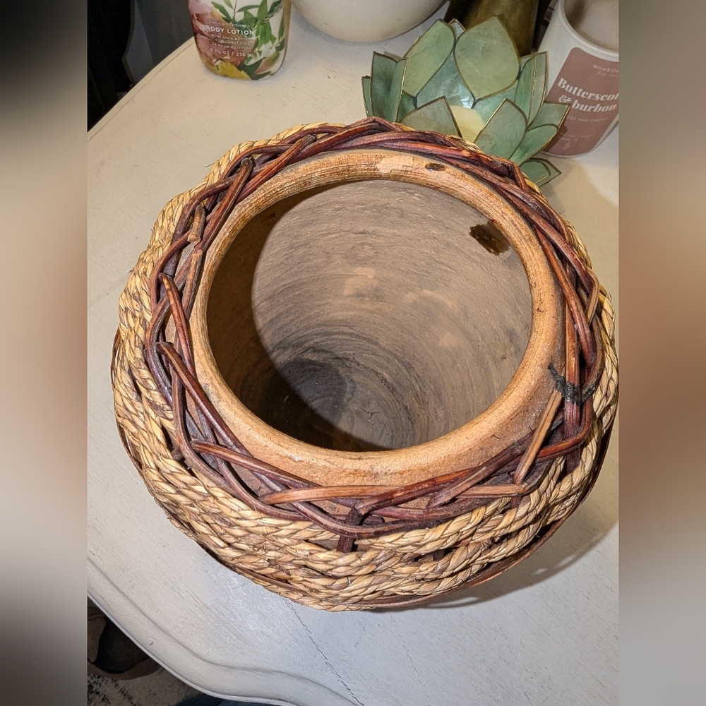 African Handmade Wicker Terracotta Decorative Pottery/Vase/Pot- Great Condition - Picture 7 of 9